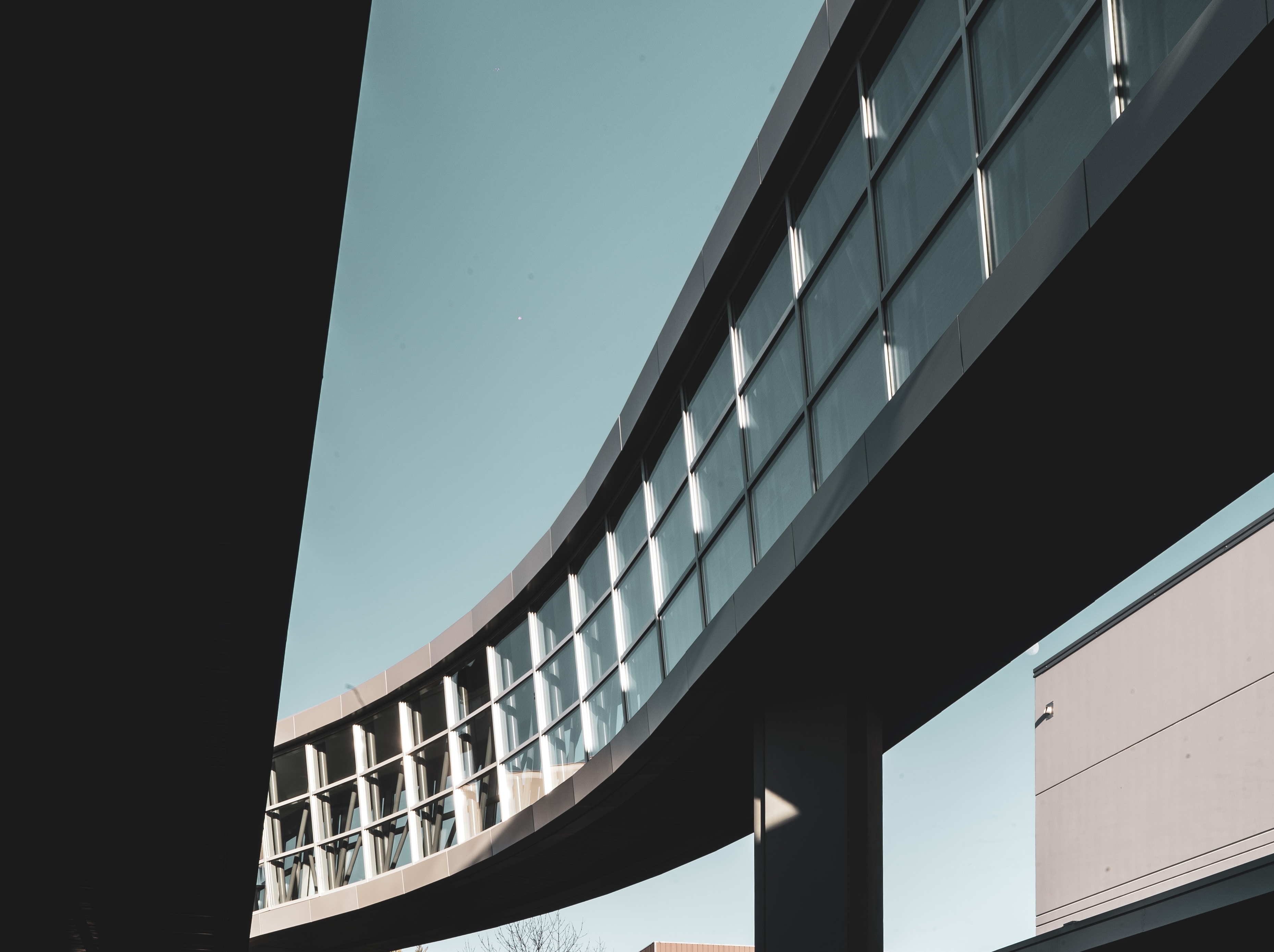 Hotel Roma Trastevere in cantiere, con ponteggi e gru